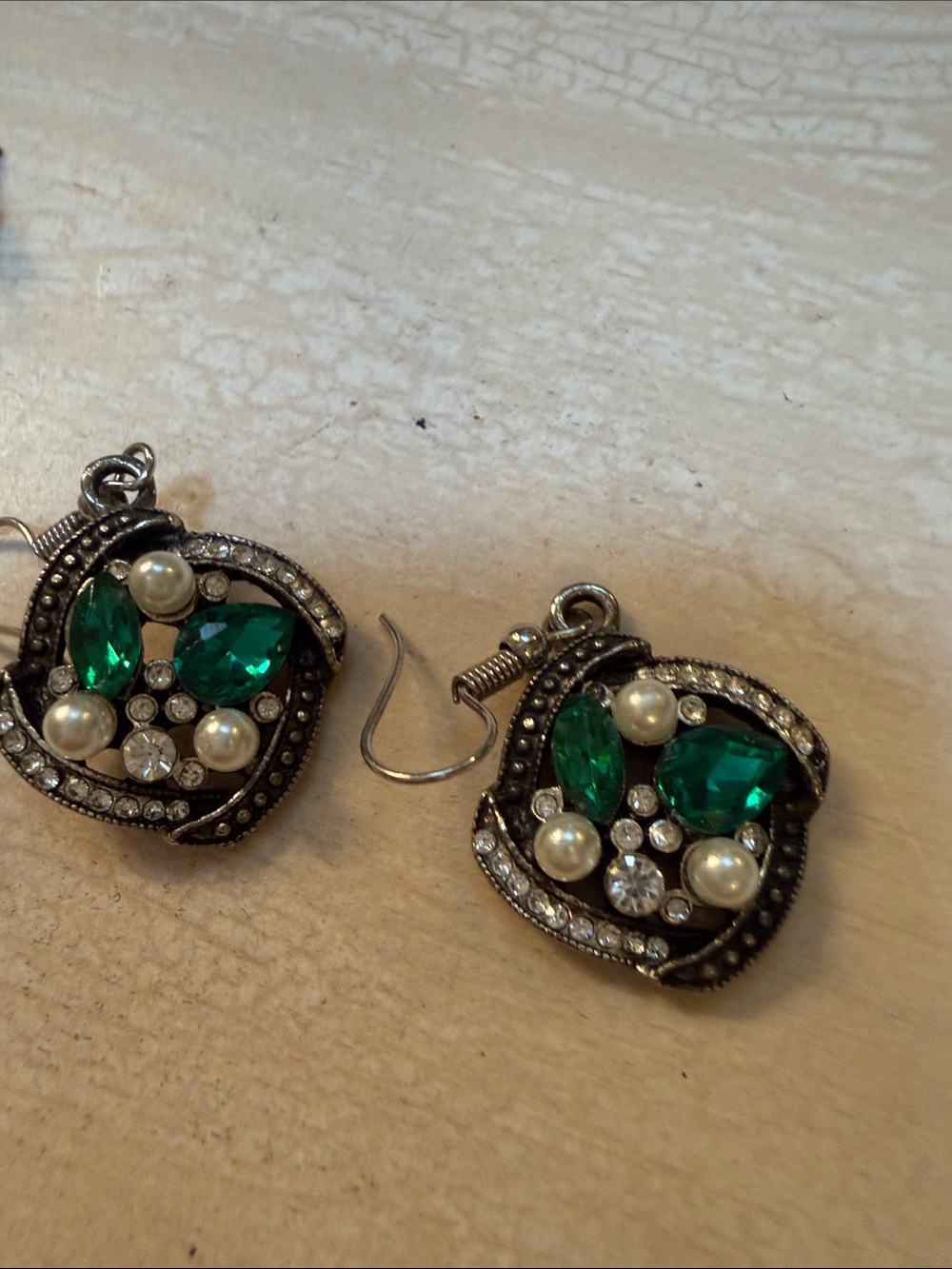 Vintage-Inspired Emerald Green Crystal & Pearl Drop Earrings - Unknown Brand